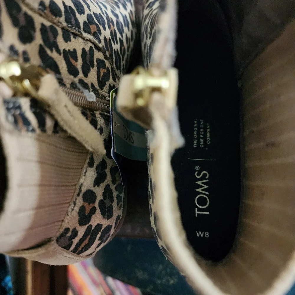 TOMS Sadie Suede Wedge in Leopard